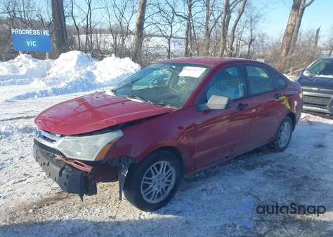 2011 Ford Focus Se z USA, uszkodzony, nr VIN 1FAHP3FN8BW105958